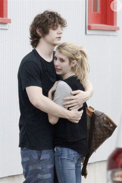 evan peters y emma roberts|More.